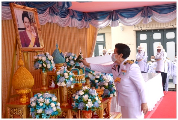 ﻿กระทรวงยุติธรรม ร่วมพิธีอัญเชิญเครื่องราชสักการะทูลเกล้าฯ ถวายสมเด็จพระนางเจ้าสิริกิติ์ พระบรมราชินีนาถ พระบรมราชชนนีพันปีหลวง เนื่องในโอกาสวันเฉลิมพระชนมพรรษา 12 สิงหาคม 2563